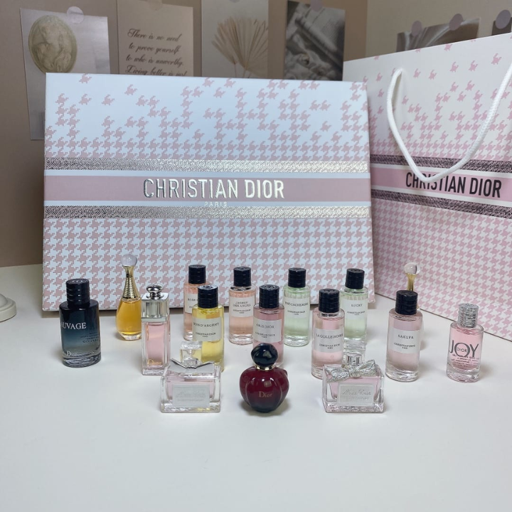 Christian Dior Mini Perfume Gift Set 16 in 1 – Eau de Parfum & Eau de Toilette Collection - Image 2
