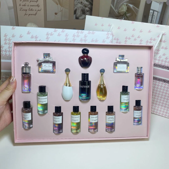 Christian Dior Mini Perfume Gift Set 16 in 1 – Eau de Parfum & Eau de Toilette Collection - Image 3