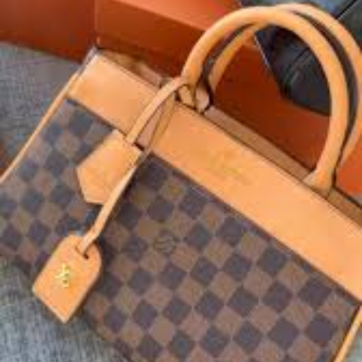 Louis Vuitton Yellow Epice Monogram Venus Shoulder Bag - Image 4